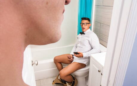 美國帥哥大力士Paul Canon和帥哥Jax Thirio在浴缸裡激情肛交