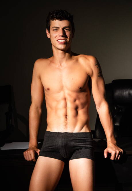 De Amerikaanse superstud Dante Colle en de Roemeense stoere kerel Kaleb Stryker hebben goede seks