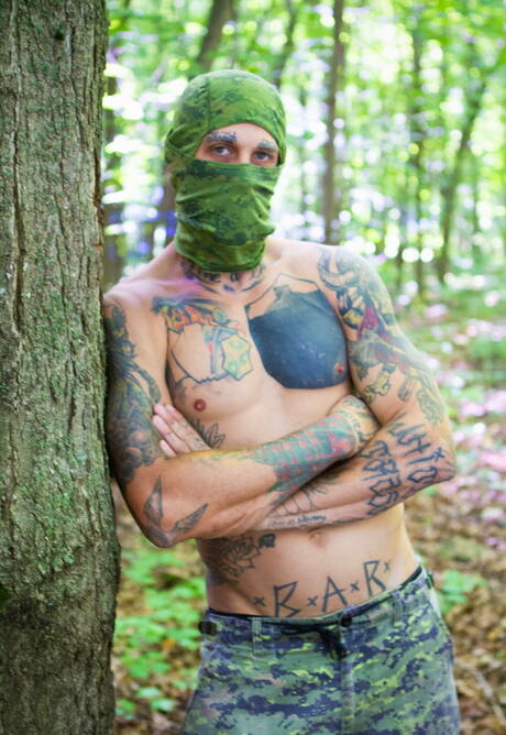 Canadian hunky guy Bo Sinn and strongman Oliver Smith fuck ass after sucking outdoor