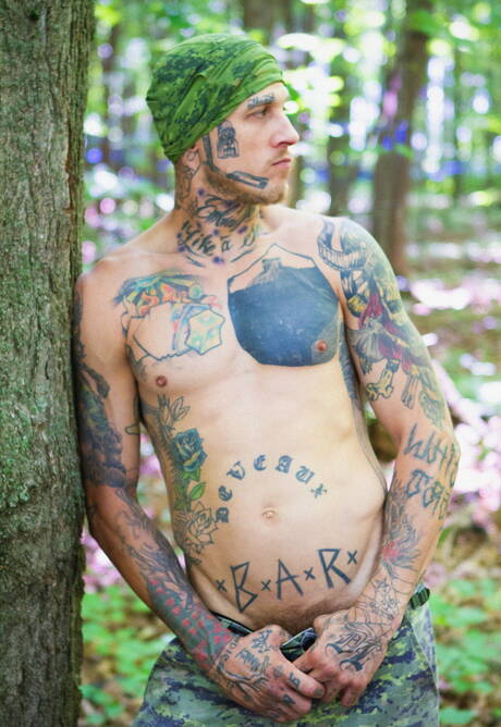 Le beau gosse canadien Bo Sinn et l