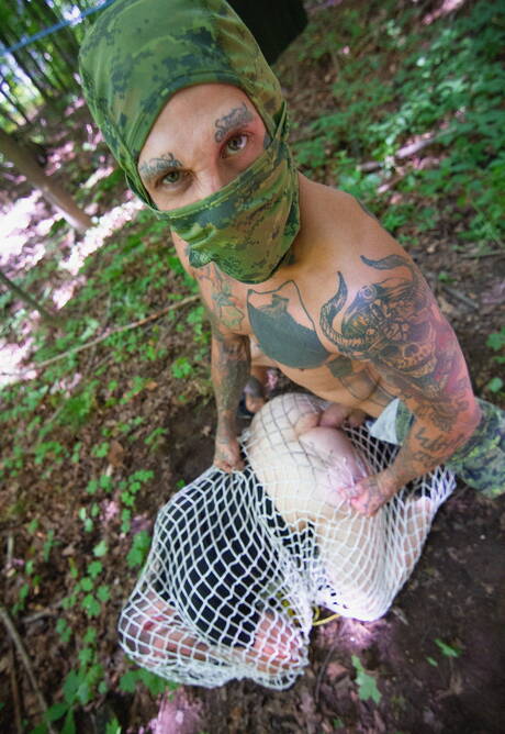 Men.com: Canadian hunky guy Bo Sinn and strongman Oliver Smith fuck ass after sucking outdoor