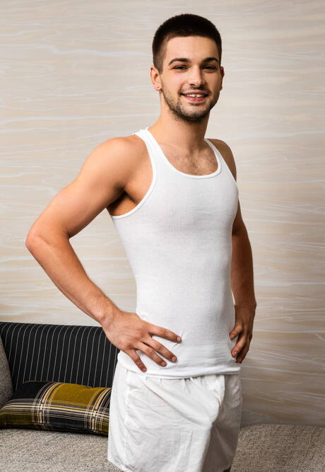 Les beaux mecs américains Johnny Rapid et le dur Jax Thirio baisent le cul après avoir sucé