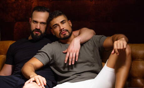 Men: Superhengst Dann Grey und der reife brasilianische Bär Andy Onassis ficken nach dem Saugen in den Arsch