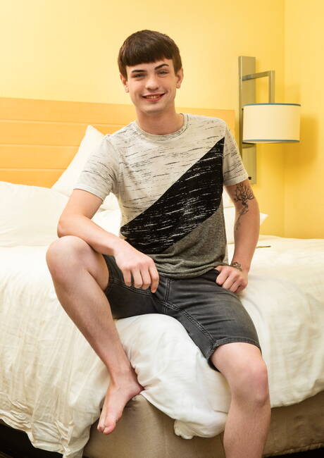 Les beaux mecs américains, le beau mec Johnny Rapid et le jeune mec Cassidy Clyde, baisent le cul après avoir sucé