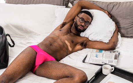 Taye Scott und der lateinamerikanische Otter Papi Suave haben heißen interracial Sex