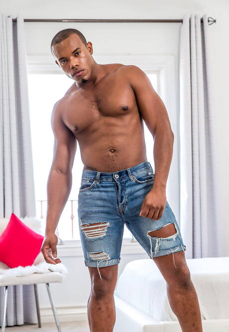 Timarrie Baker y el semental estadounidense Colby Tucker en un amor blanco y negro