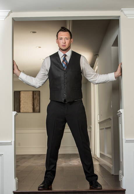 美國著名肌肉男皮爾斯·帕里斯和大力士特雷利諾進行跨種族肛交