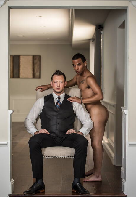 美國著名肌肉男皮爾斯·帕里斯和大力士特雷利諾進行跨種族肛交