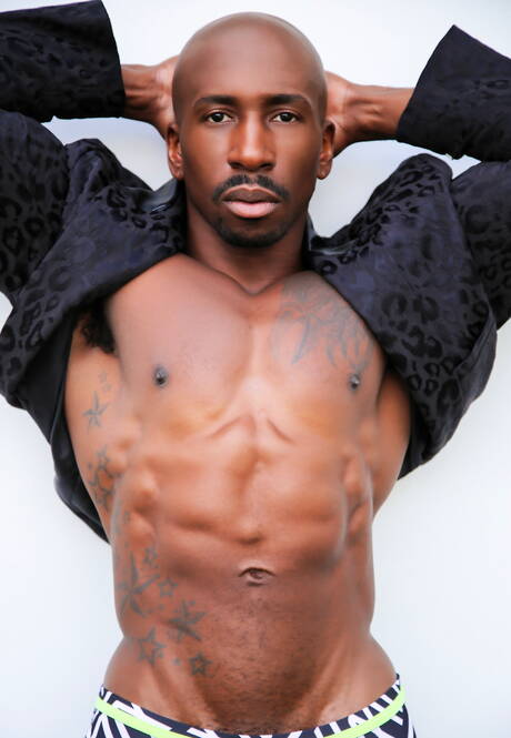 Black strong bull Max Konnor posing nude and showing hot ass outside