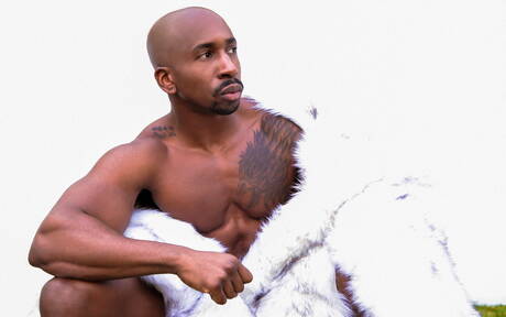 Black strong bull Max Konnor posing nude and showing hot ass outside