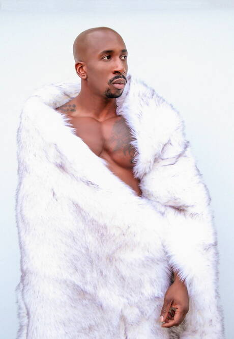 Black strong bull Max Konnor posing nude and showing hot ass outside