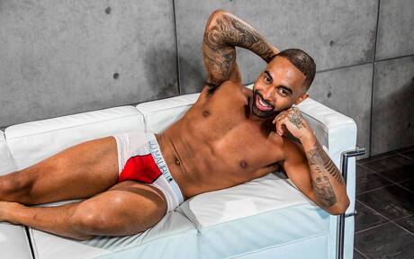 Seksowni faceci Dante Colle, Remy Cruze i Tyson Rush w gorącym trójkącie międzyrasowego seksu analnego