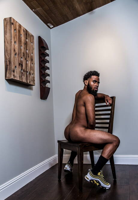 Latino-hengst Nic Sahara en gespierde West neuken na interraciaal pikzuigen