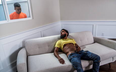 Latino-hengst Nic Sahara en gespierde West neuken na interraciaal pikzuigen