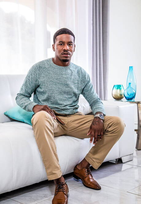 Husky guy Marquee D.angelo and american stud Zach Covington in hot interracial ass fuck action outside