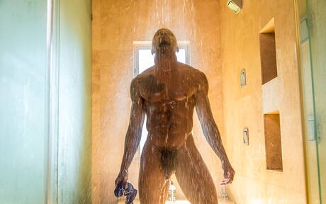Ebony hunky guy Pheonix Fellington and latin hairy stud Papi Suave have interracial anal sex in shower