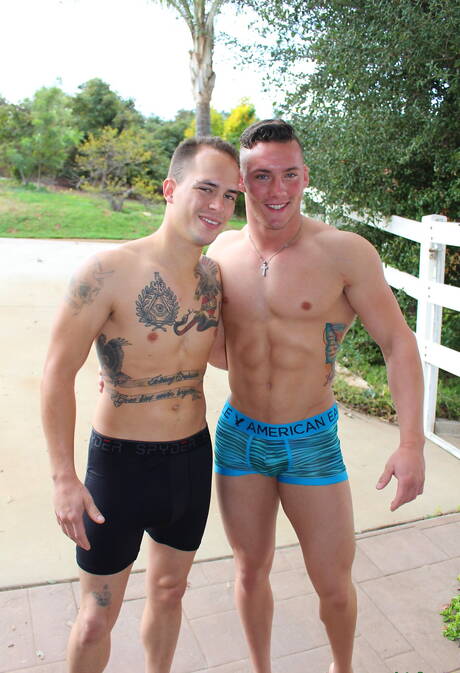 Active Duty: Die Amerikaner Richard Buldger und Jesse Kovac haben im Freien guten Analsex