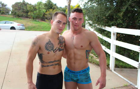 O galã americano Richard Buldger e Jesse Kovac fazem um bom sexo anal ao ar livre