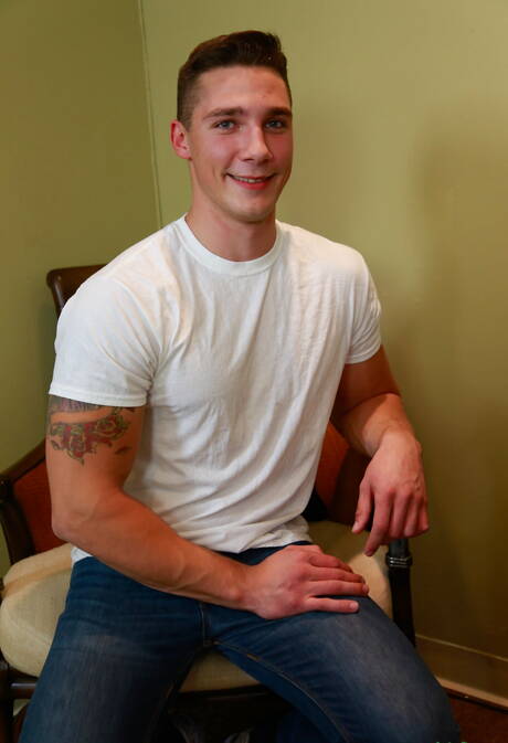 Active Duty: Los amigos sexys Johnny B, Spencer Laval y Marc Montana tienen un trío sexual caliente