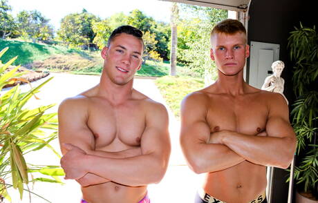 Jesse Kovac i amerykański muskularny Blake Effortley uprawiają miłość na świeżym powietrzu