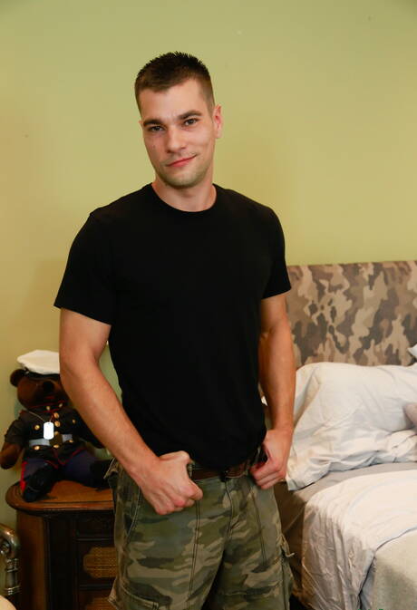 Le beau gosse américain Princeton Price et le beau gosse Ian Rush baisent le cul après avoir sucé