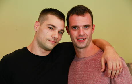 Le beau gosse américain Princeton Price et le beau gosse Ian Rush baisent le cul après avoir sucé