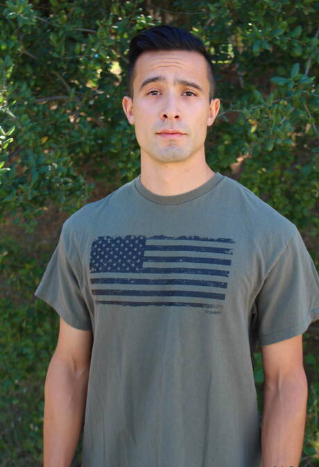 帥哥Jay Luna在戶外秀出性感身材