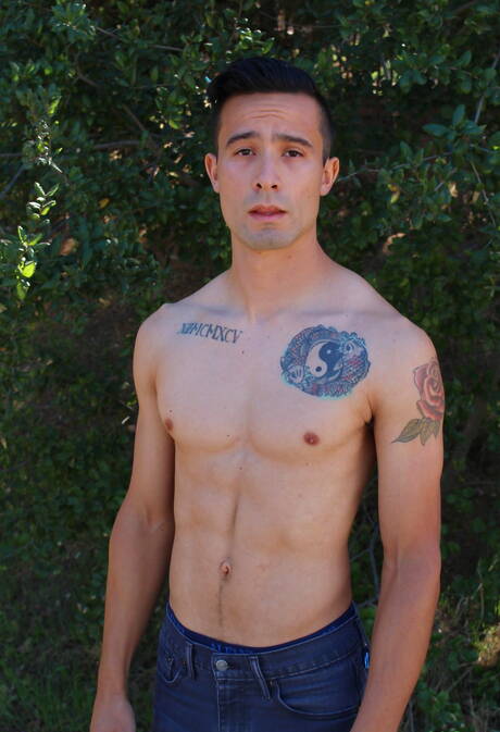 帥哥Jay Luna在戶外秀出性感身材