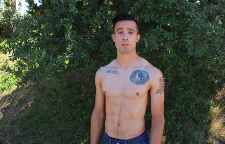 帥哥Jay Luna在戶外秀出性感身材