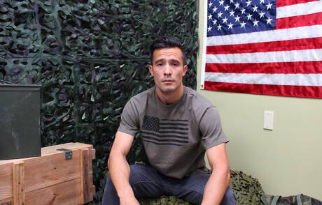 帥哥Jay Luna在戶外秀出性感身材