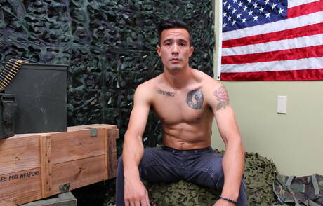 帥哥Jay Luna在戶外秀出性感身材