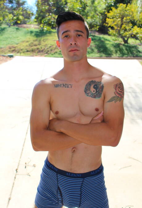 帥哥Jay Luna在戶外秀出性感身材