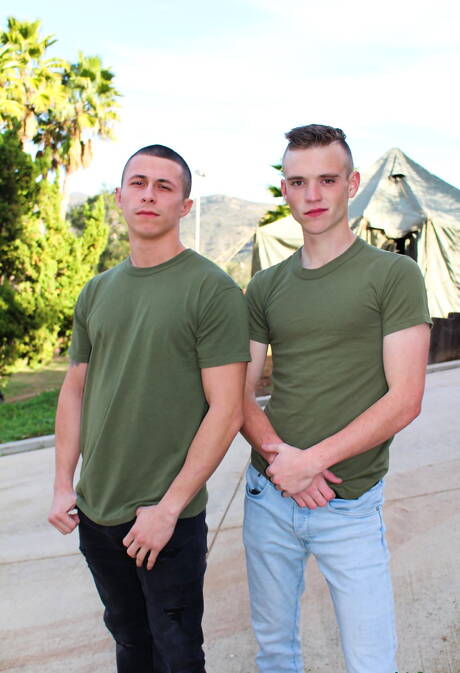 Gorący Amerykanie, ogier Bradley Hayes i muskularny Scott Finn uprawiają dobry seks na świeżym powietrzu