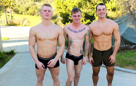 Bezczelni chłopcy Ryan Jordan, Alex James i Blake Effortley w gorącym trójkącie analnym na zewnątrz