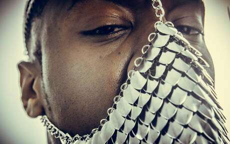 Noir Male: Black superstud Deep Dic posing nude and showing nice butt outside