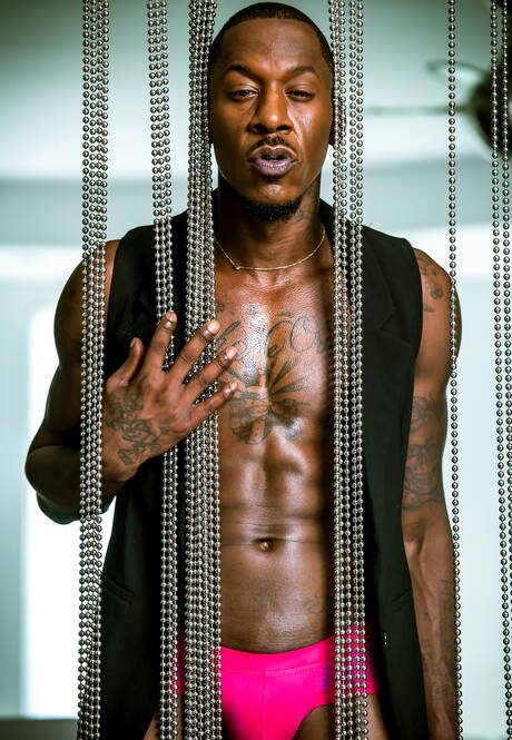 Black superstud Deep Dic posing nude and showing nice butt outside