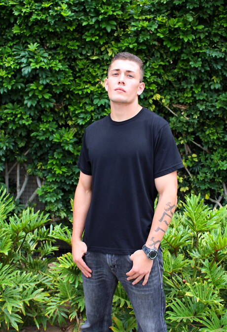 Active Duty: Husky guy Luke Thomas posing nude outside