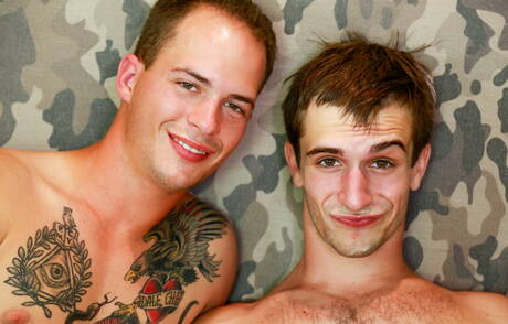 Bons amigos americanos, o lontra Donte, o cara grosso e durão Richard Buldger fode a bunda depois de chupar um pau