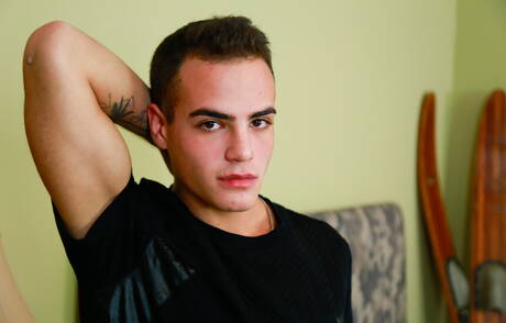 Muskelprotz Luke Johnson hat ein Vergnügen