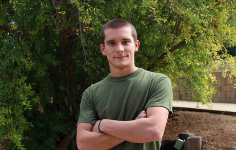 美少年Cole Bantam戶外秀美好身材