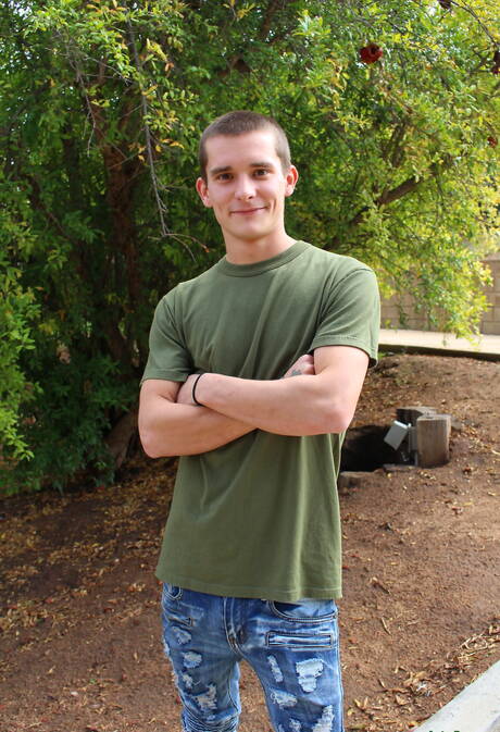 美少年Cole Bantam戶外秀美好身材