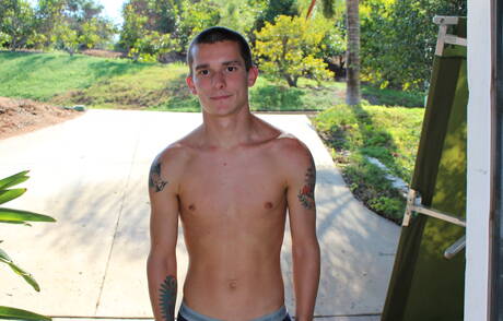 美少年Cole Bantam戶外秀美好身材