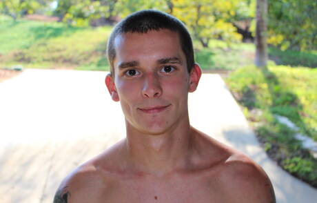 美少年Cole Bantam戶外秀美好身材