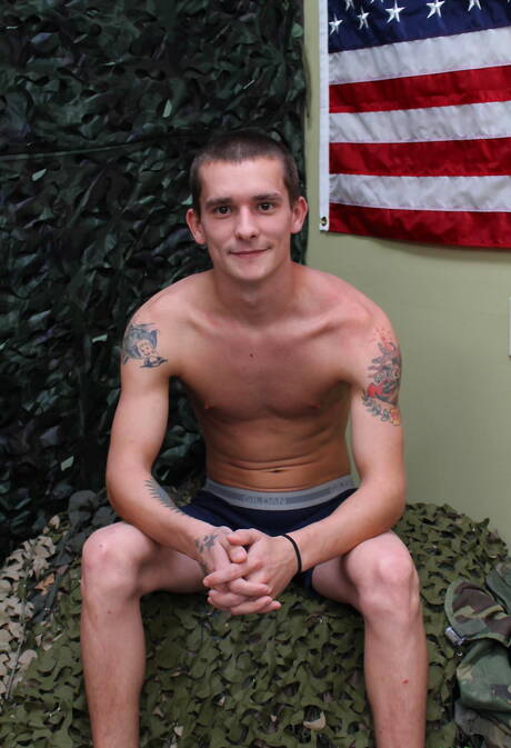 美少年Cole Bantam戶外秀美好身材