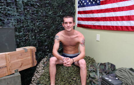 美少年Cole Bantam戶外秀美好身材