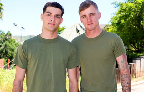 Heiße Amerikaner, der heiße Twink Ryan Jordan und der haarige Hengst Leeroy Jones haben draußen heißen Paarsex