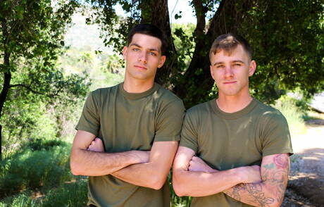 Gorące Amerykanki, gorący młodzieniec Ryan Jordan i owłosiony ogier Leeroy Jones uprawiają gorący seks na zewnątrz