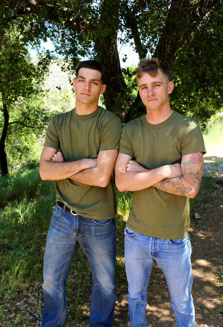 Gorące Amerykanki, gorący młodzieniec Ryan Jordan i owłosiony ogier Leeroy Jones uprawiają gorący seks na zewnątrz