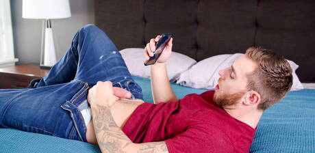 Les stars américaines Carter Woods et le musclé Anthony Moore dans une sodomie hard en extérieur