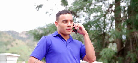 Les stars américaines Carter Woods et le musclé Anthony Moore dans une sodomie hard en extérieur